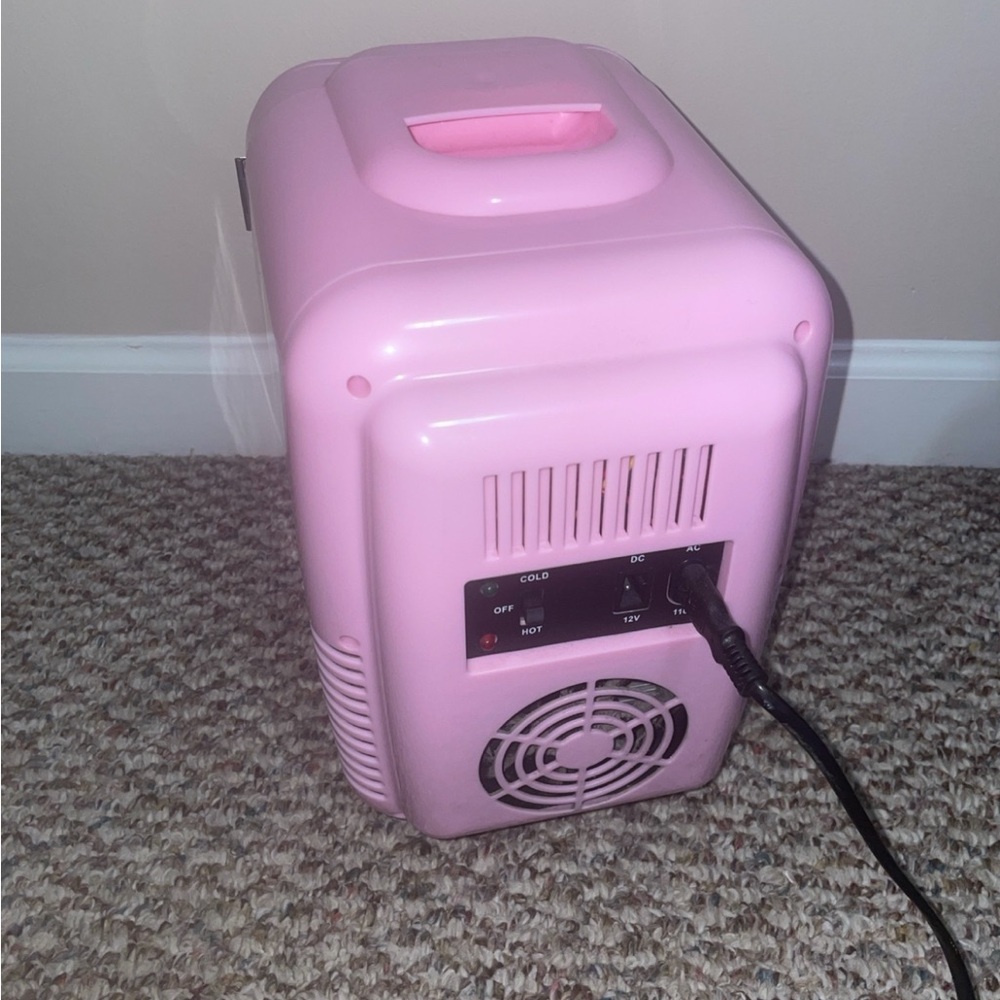 Pink Mini fridge - Picture 6 of 6